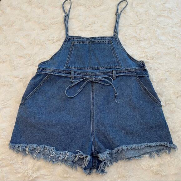 Forever 21 Women's Jean Denim Overall Shorts Romper Size Large Tie Waist Raw Hem - Picture 2 of 13